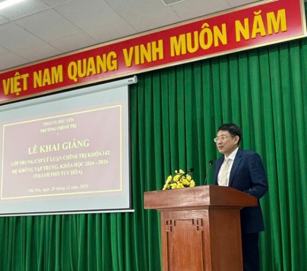 Hình ảnh cho bài viết Khai giảng lớp Trung cấp lý luận chính trị K142, hệ không tập trung, khóa học 2024 - 2026